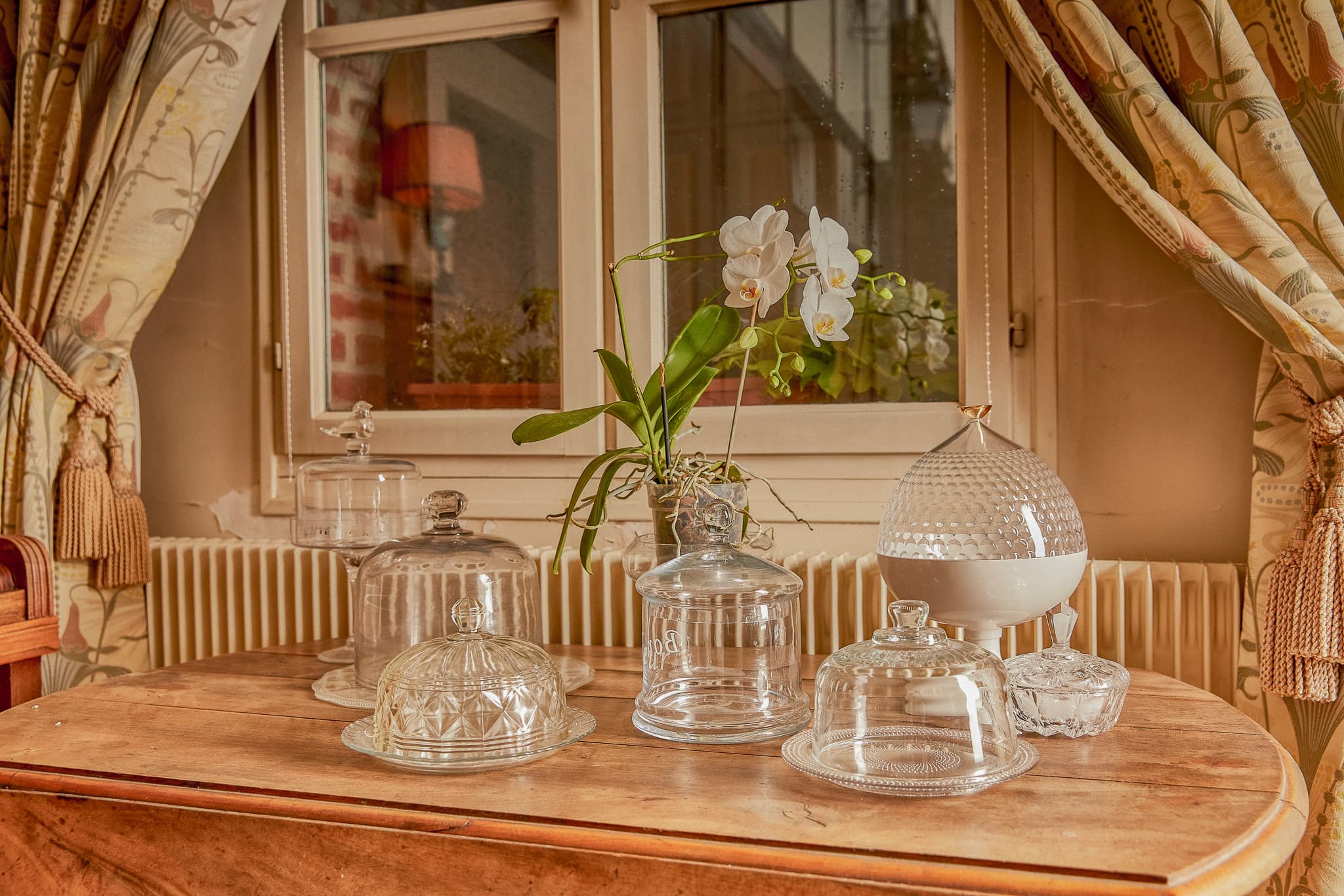 Image reveal from right